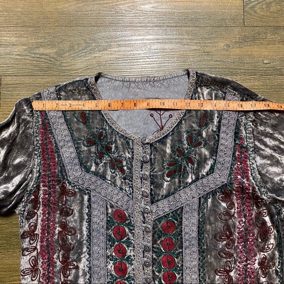 Johnny Was shiny grey Embroidered Velvet Top - Picture 9 of 12